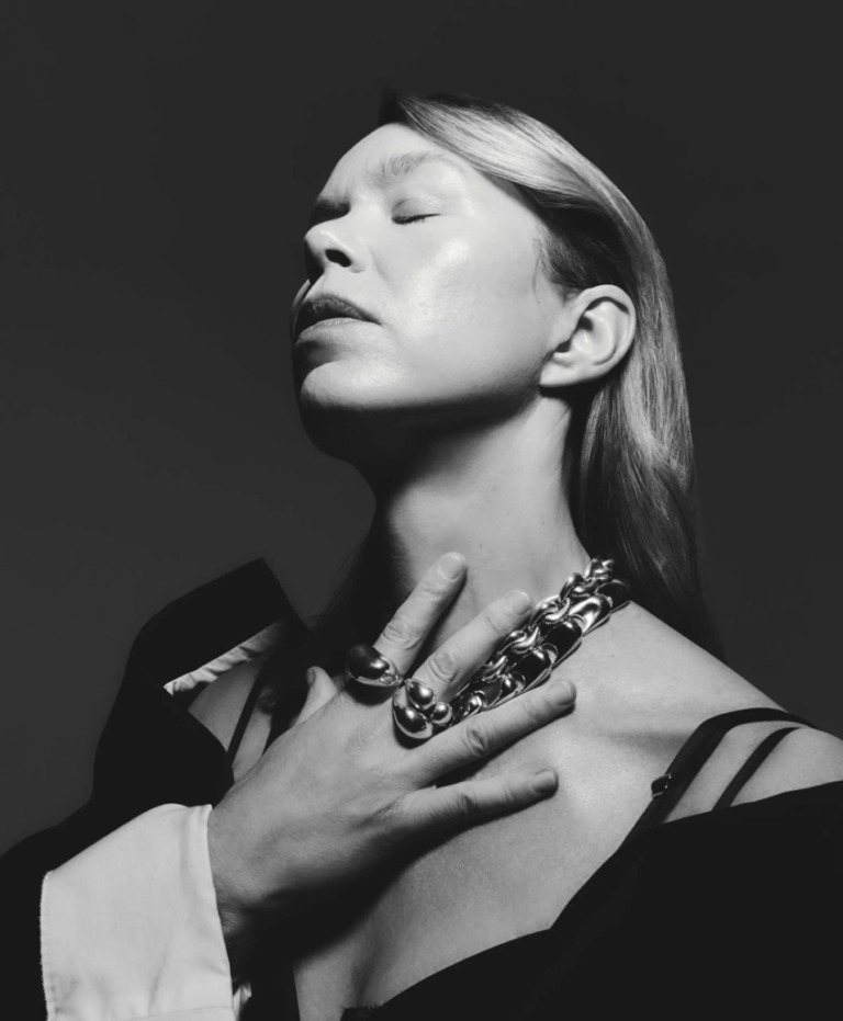 Hunger Magazine x Anna Maxwell Martin – featured image